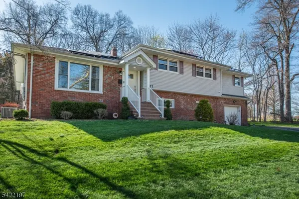 27 Viewpoint Rd, Wayne Twp., NJ 07470