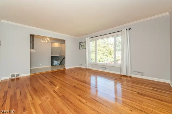 27 Viewpoint Rd, Wayne Twp., NJ 07470