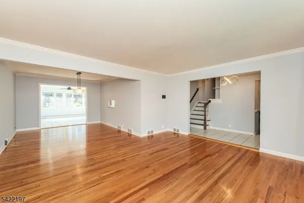 27 Viewpoint Rd, Wayne Twp., NJ 07470