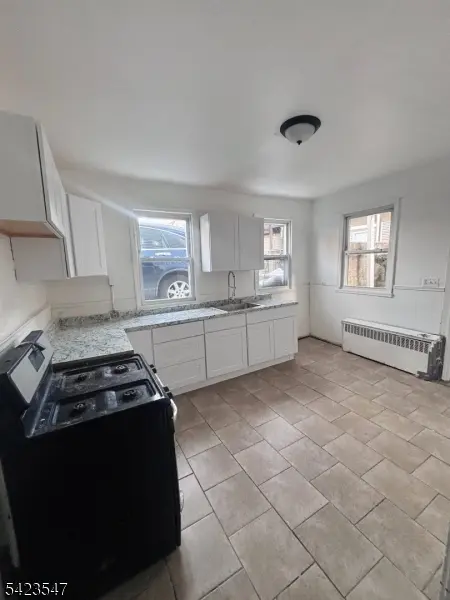 9 Sparrow St, Paterson City, NJ 07524