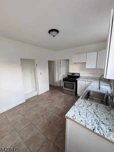 9 Sparrow St, Paterson City, NJ 07524