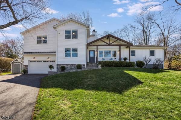 4 Valley View Rd, Chester Boro, NJ 07930