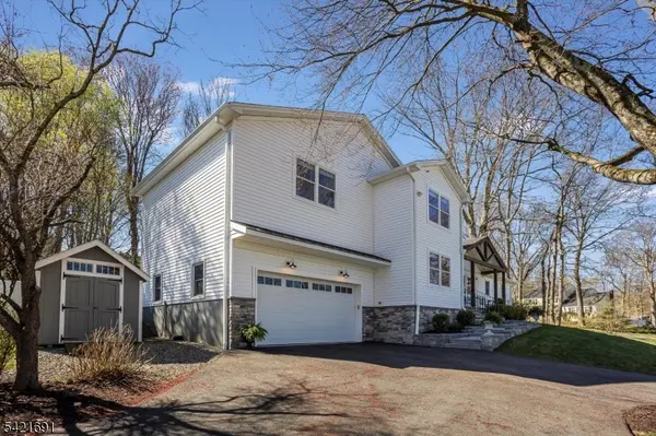 4 Valley View Rd, Chester Boro, NJ 07930