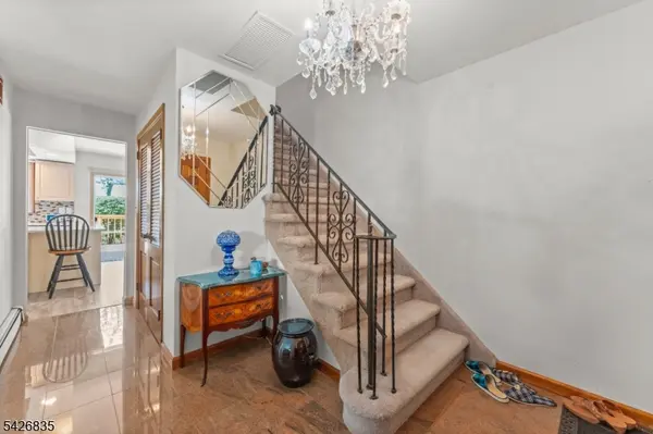 72 Pilgrim Dr, Clifton City, NJ 07013