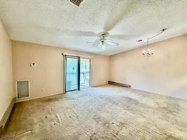 278 Crosse Dr #3F, Monroe Twp., NJ 08831