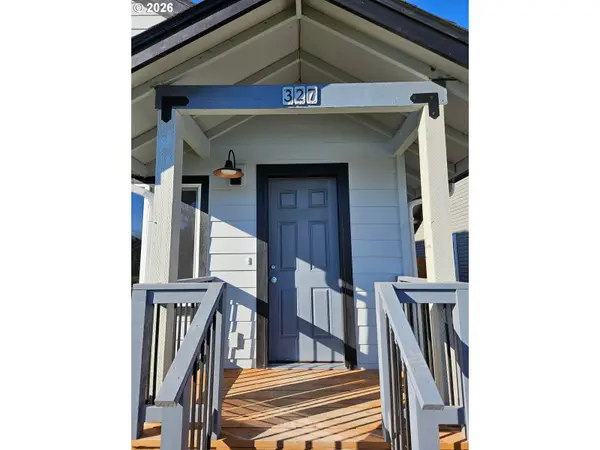 325/327 17TH AVE, Longview, WA 98632