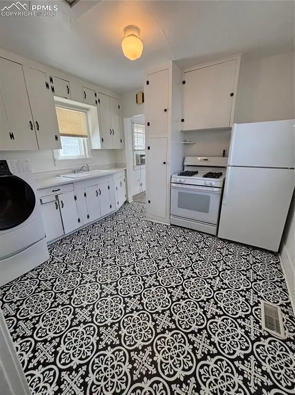 742 Belmont AVE, Pueblo, CO 81004