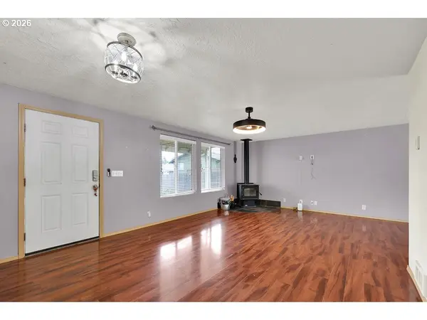 279 S 71ST ST, Springfield, OR 97478