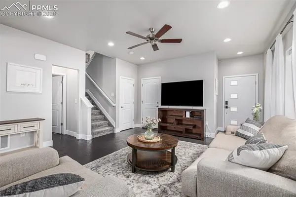 5325 Sky Top LN, Colorado Springs, CO 80918