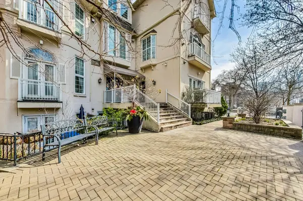 539 Jarvis ST #M11, Toronto C08, ON M4Y 2H7