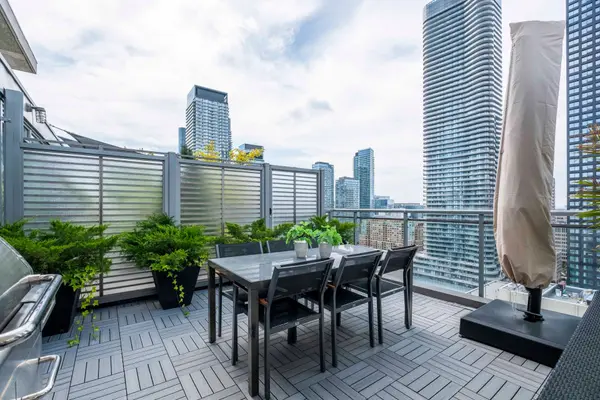 22 Wellesley ST E #PH2, Toronto C08, ON M4Y 1G3