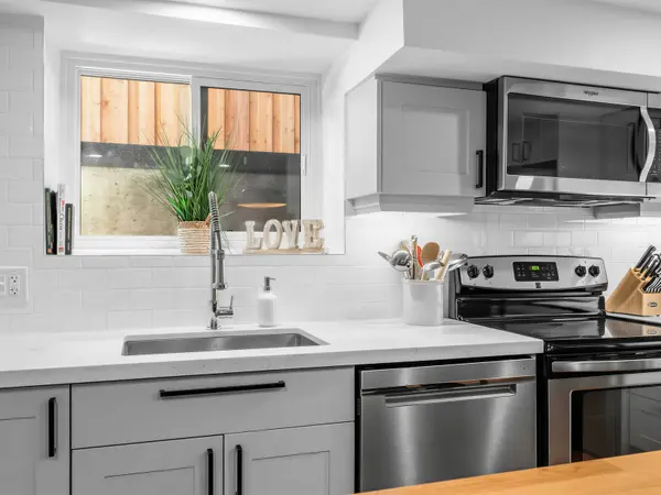 69 Crawford ST #B, Toronto C01, ON M6J 2V1