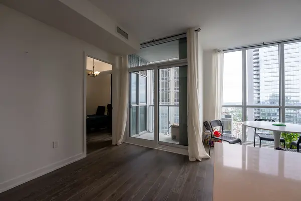 1 Yorkville AVE #3305, Toronto C02, ON M4W 0B1