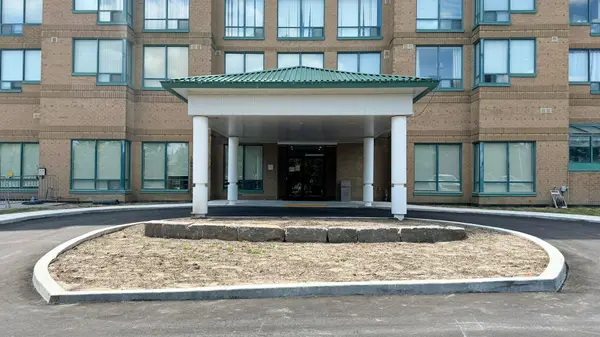 711 Rossland RD E #505, Whitby, ON L1N 8Z1