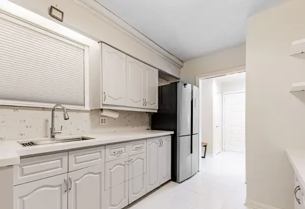 101 Flora DR #Main, Toronto E04, ON M1P 1A7