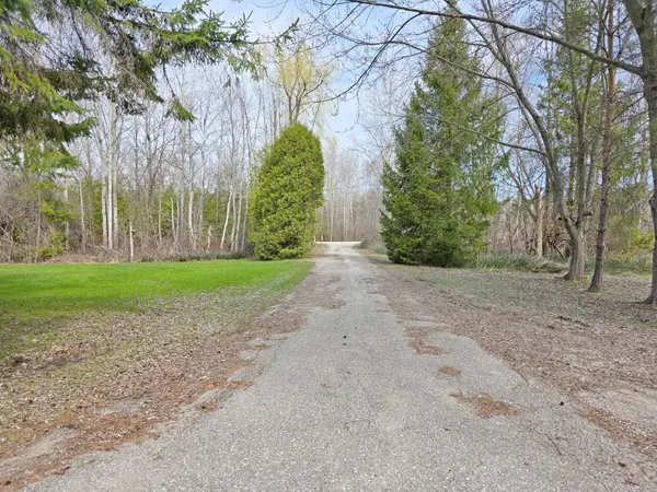 3525 Pollock RD E, Georgina, ON L4P 0P6