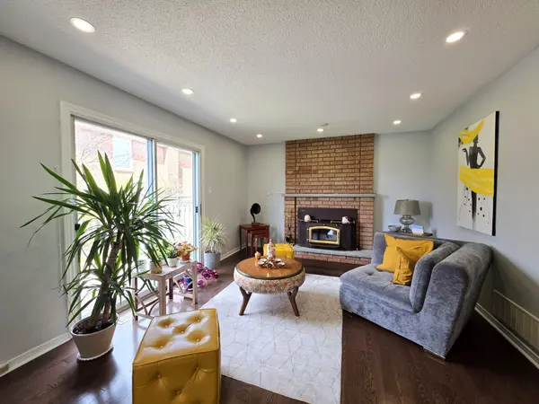 48 Fanshawe DR, Richmond Hill, ON L4B 1P5