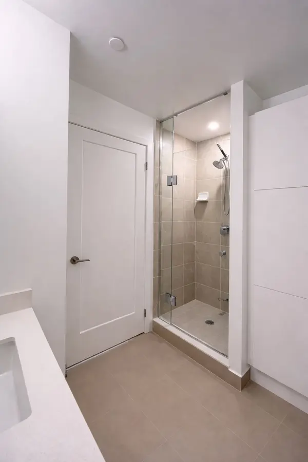 95 Oneida CRES #2312, Richmond Hill, ON L4B 0H5