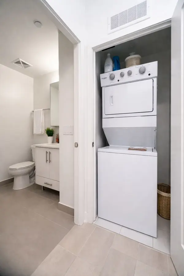 95 Oneida CRES #2312, Richmond Hill, ON L4B 0H5