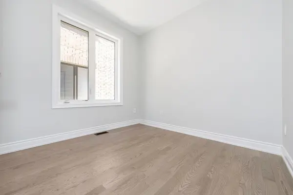 105 Bearberry RD, Springwater, ON L9X 0P4