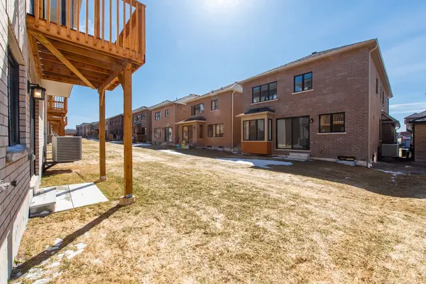 12 Wild Ginger LN, Springwater, ON L9X 2E4