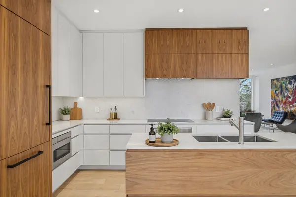 30 Edenbrook HL, Toronto W08, ON M9A 3Z6