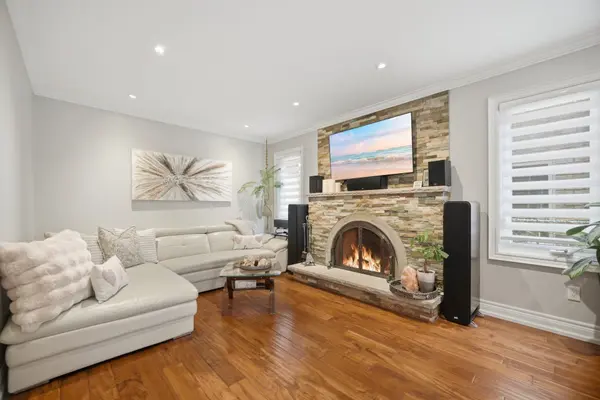 4302 Highgate CRES, Mississauga, ON L4W 3H2