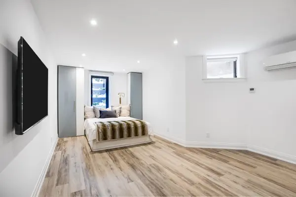 18 Milton ST #Lower, Toronto W06, ON M8Y 2X5