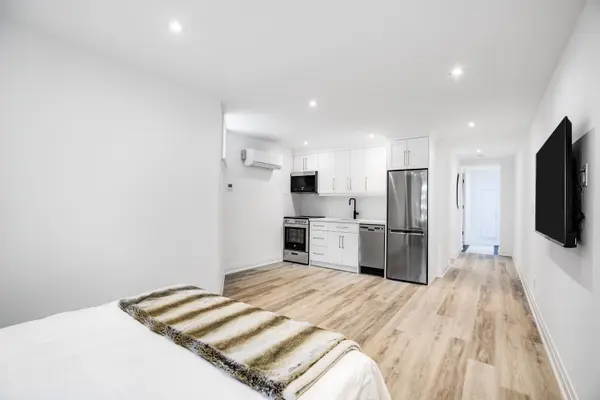 18 Milton ST #Lower, Toronto W06, ON M8Y 2X5