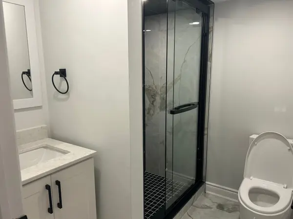 5631 River Grove AVE #bsmt, Mississauga, ON L5M 3W9