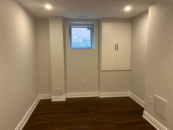 5631 River Grove AVE #bsmt, Mississauga, ON L5M 3W9