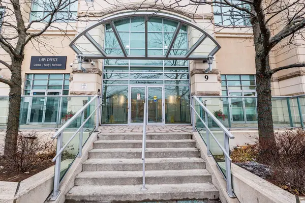 9 George ST #2203, Brampton, ON L6X 0T6