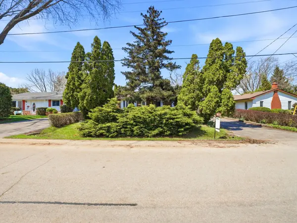 393 ENFIELD RD, Burlington, ON L7T 2X5