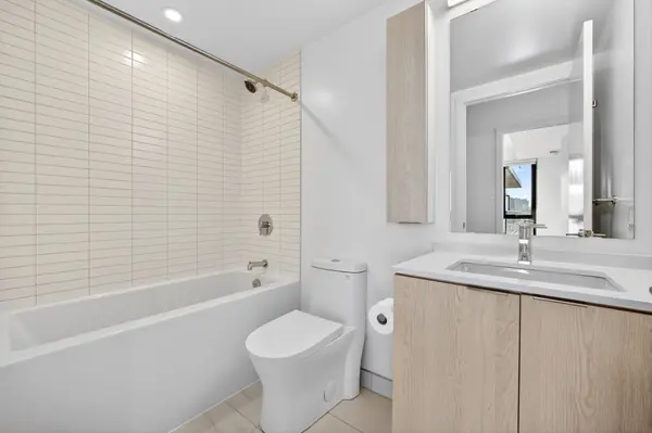 86 Dundas ST E #326, Mississauga, ON L5A 0B1