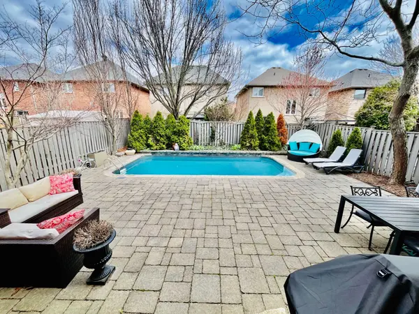 2202 Brookhaven CRES, Oakville, ON L6M 5B8