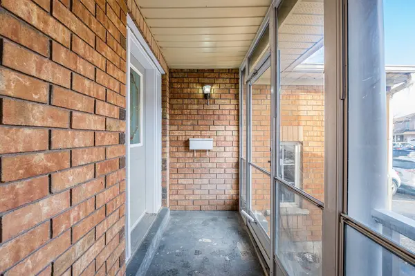 110 Sandyshores DR, Brampton, ON L6R 2M3