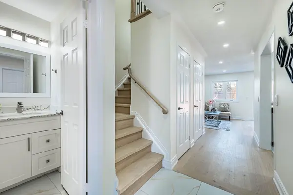 110 Sandyshores DR, Brampton, ON L6R 2M3