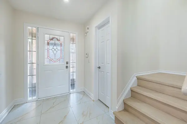 110 Sandyshores DR, Brampton, ON L6R 2M3