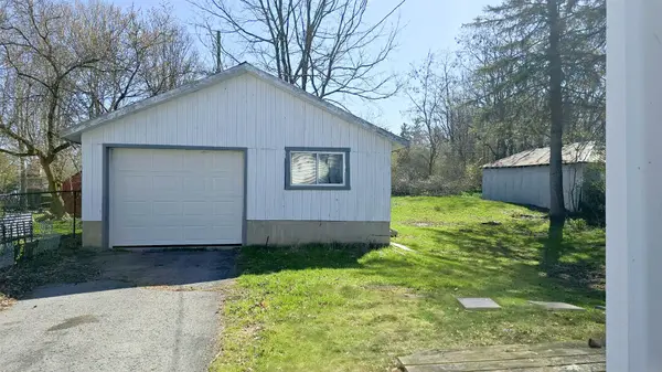 15 Osborne ST, Gananoque, ON K7G 2N4