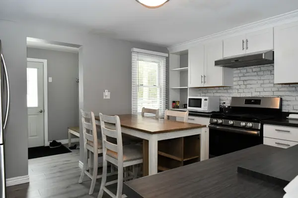 15 Osborne ST, Gananoque, ON K7G 2N4