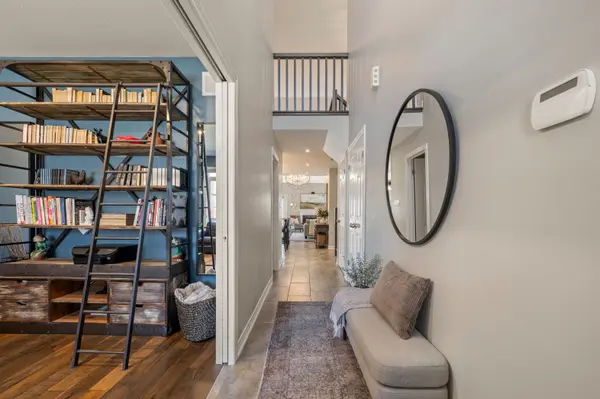 53 Redfern AVE #2, Hamilton, ON L9C 0E2