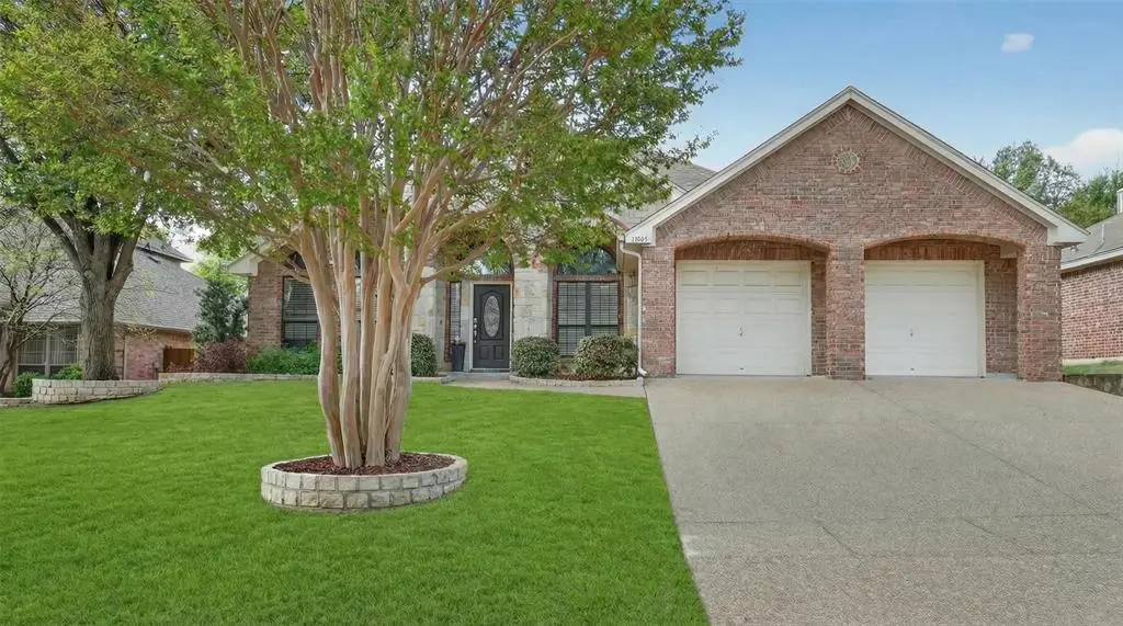 11005 Castle Oak Lane, Fort Worth, TX 76108