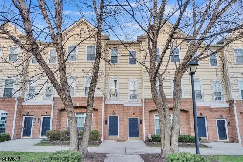 906 Memorial Dr, Belleville Twp., NJ 07109