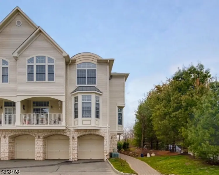 325 Edmonton Ct, Livingston Twp., NJ 07039