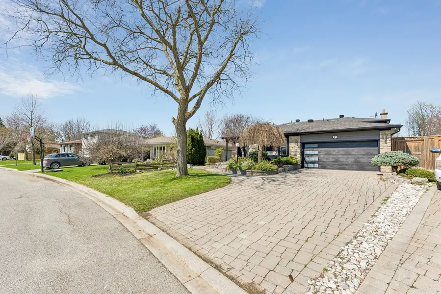 43 Ferndale CRES, Brampton, ON L6W 1G1