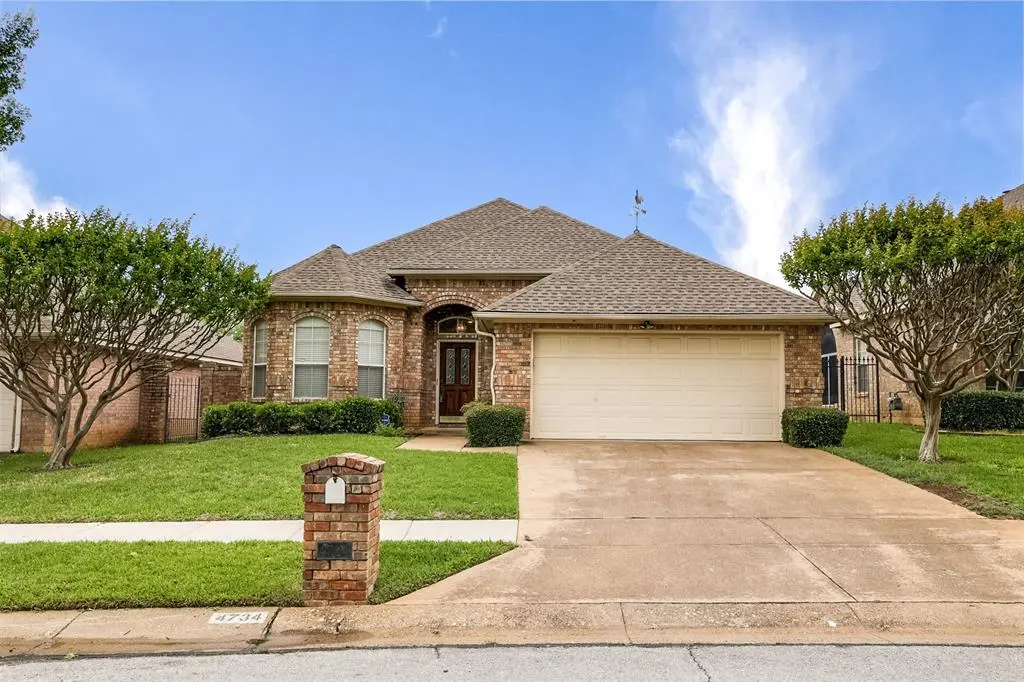 4734 Village Oak Drive, Arlington, TX 76017