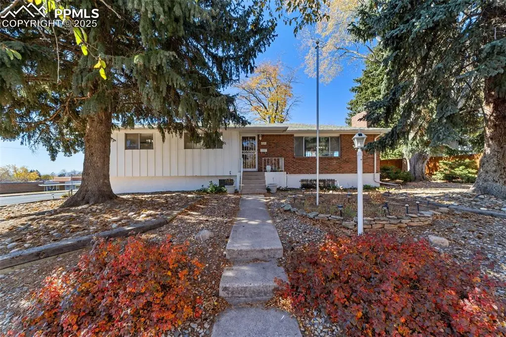 2302 Kent LN, Colorado Springs, CO 80909