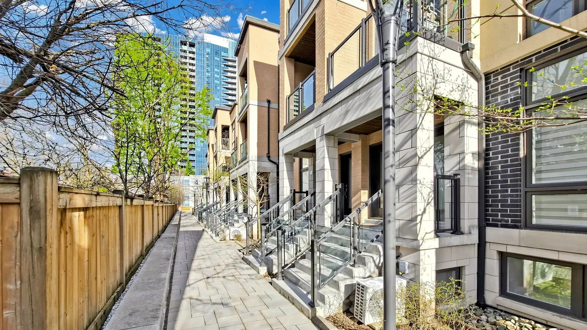 23 Eldora AVE #74, Toronto C07, ON M2M 0B5