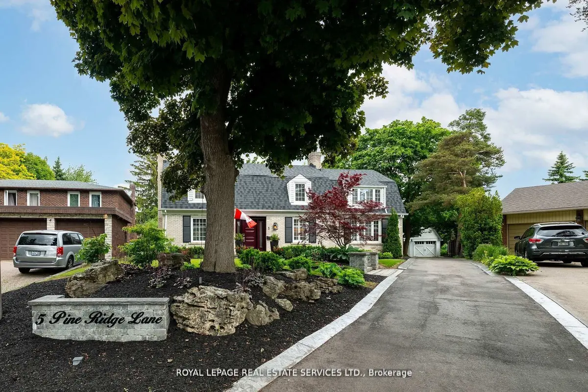 5 Pine Ridge LN, Brampton, ON L6W 1G6