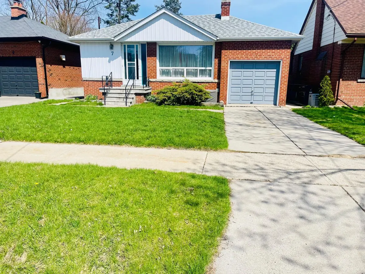 7 Placid RD, Toronto W07, ON M8Z 4A3